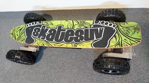 Elektrický longboard FLASH RIDER 2600 W 4×4 s terénními koly
