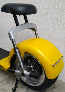 Elektrická koloběžka FLASH RIDER Chopper chrom 2000 W žlutá, lithiová baterie 20 Ah