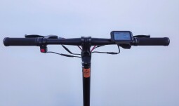 Sportovní elektrická koloběžka FLASH RIDER SY12 1600 W DUAL, černá, lithiová baterie 20 Ah