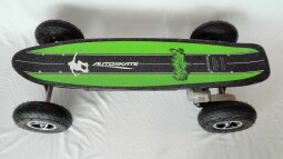 Elektrický longboard FLASH RIDER 1300 W, baterie olověná 14 Ah, LED světla