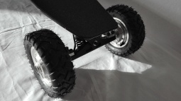 Elektrický longboard FLASH RIDER 2000 W DUAL, integrované motory, baterie lithiová 11 Ah