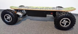 Elektrický longboard FLASH RIDER 2600 W 4×4 s terénními koly