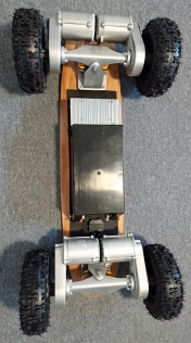 Elektrický longboard FLASH RIDER 2600 W 4×4 s terénními koly