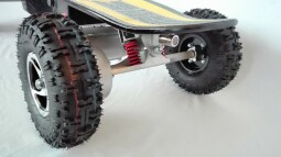 Elektrický longboard FLASH RIDER 1300 W, baterie olověná 14 Ah, LED světla