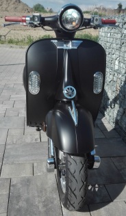 Elektrický motocykl / skútr - Sakura, matný černý, 2000 W, 2×20 Ah, již včetně SPZ